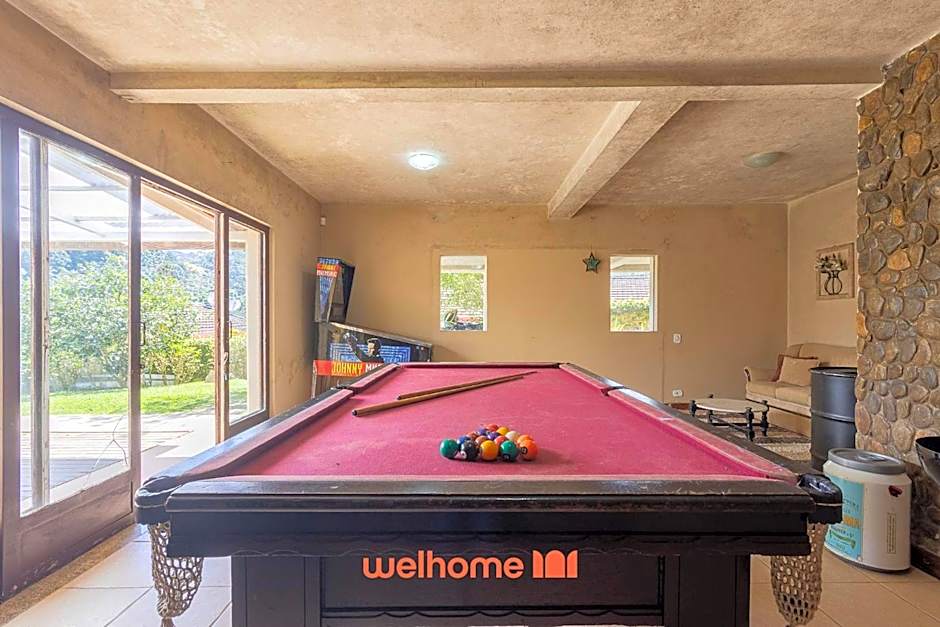 Casa em Campos do Jordão com Varanda e Lareira