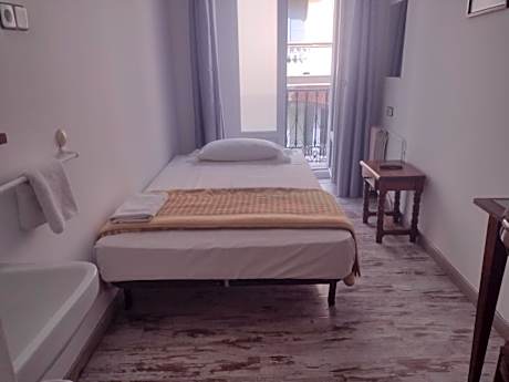 Single Room with Shared Bathroom