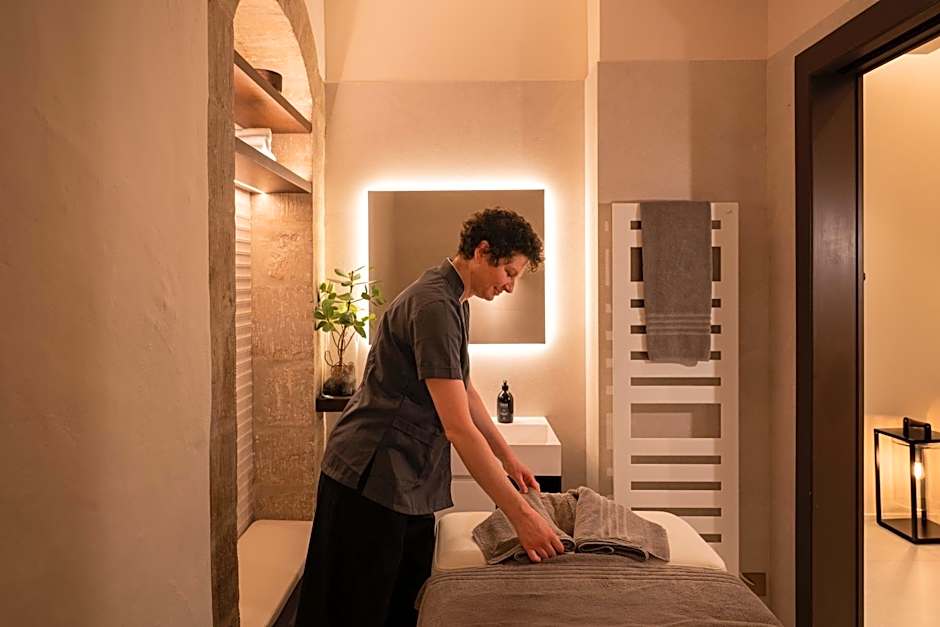 Les Armures Hotel