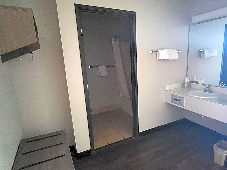 Bavarian Haus Lakefront Inn