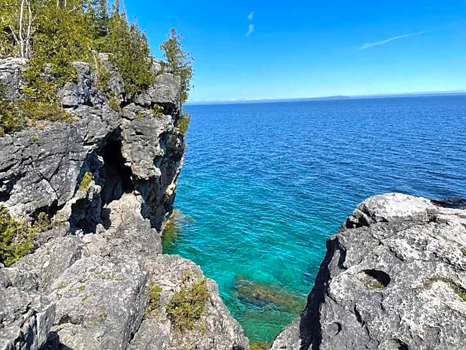 Luxury Tobermory Retreat Modern Home and Hot Tub