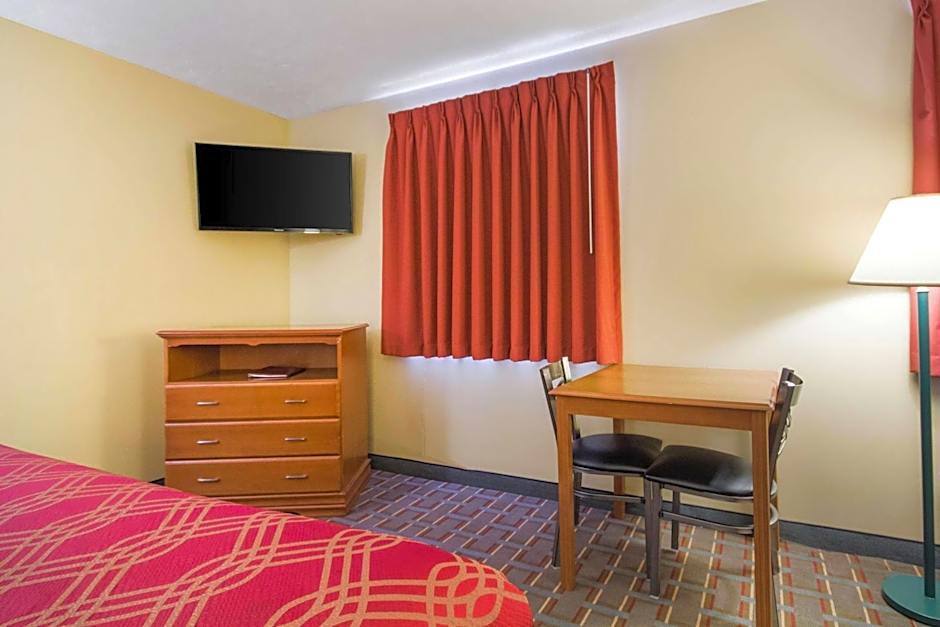 Econo Lodge Lansing - Leavenworth