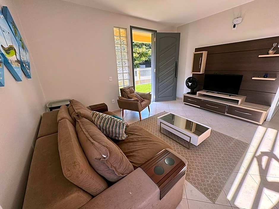 cód 11 - Excelente casa localizada á 180m do mar!