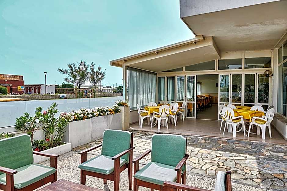 Hotel Caesar B&B Fronte Mare in Centro di Milano Marittima