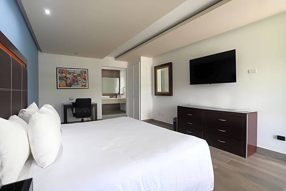 Quinta Dorada Hotel & Suites