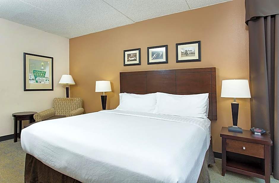 Photo 1 of 6 of Standard 1 King Bed, Mobility Accessible, Roll in Shower