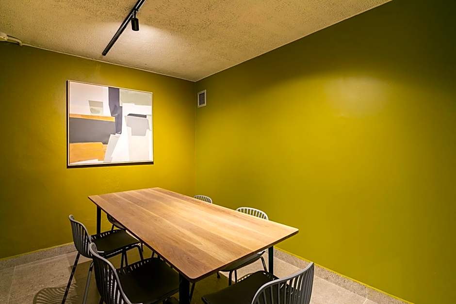 Stylish Stunner in Circa 205