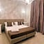 Bee Queen Hotel