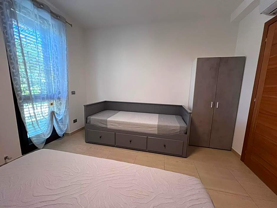 Casa Antia, nuovo bilocale con giardino in Residence con piscina