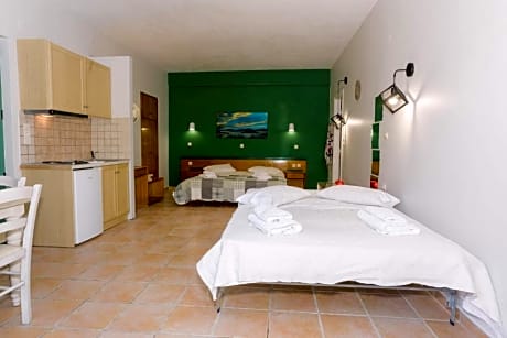 Family room with Kitchen