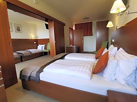 Standard Family Room (2nd Floor)