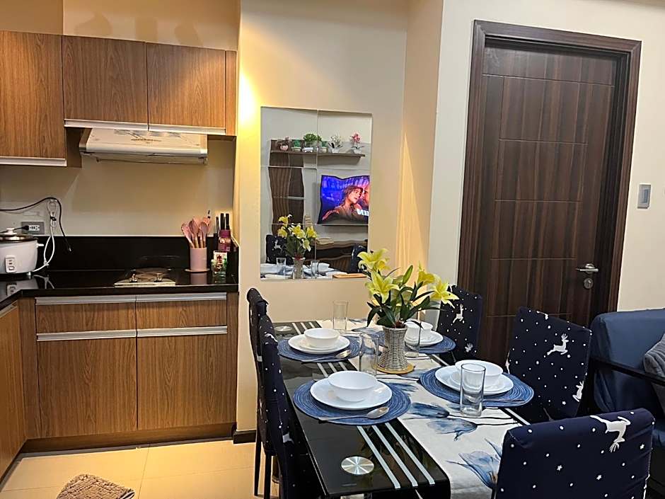Bayfront Suite in Pasay Near NAIA Terminal, PICC, Star City, MOA and US Embassy - Pet-Friendly, Wi-Fi & Netflix, Free Swimming Pool, Sauna, Work from Home Ready