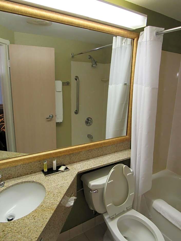 Super 8 by Wyndham New Cumberland