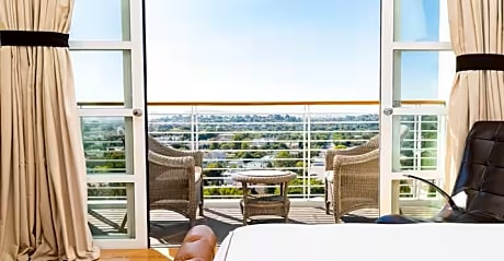 BEVERLY HILLS SUITE ONE BEDROOM 39.61USD MANDATORY CHARGE PRIVATE BAR-TWIN BALCONIES