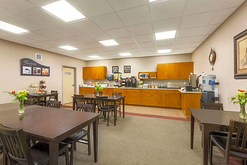 Days Inn by Wyndham Chetwynd