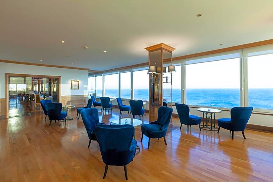 Carcavelos Beach Hotel