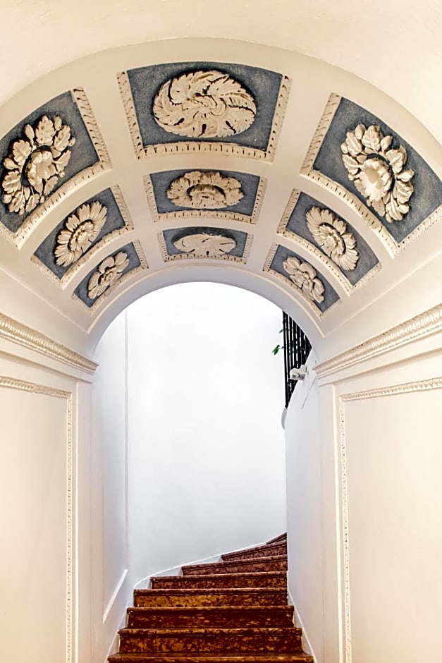 Moncada Suites & Apartments