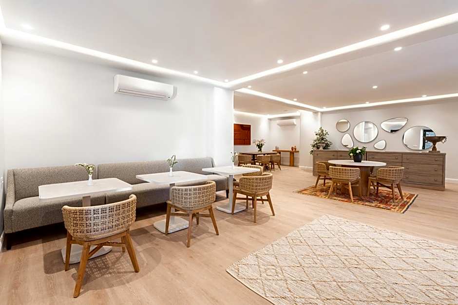 NĒRO Suites by NOMÉE Hospitality Group