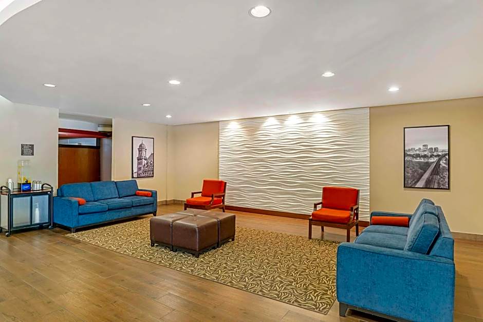Comfort Suites At Virginia Center Commons