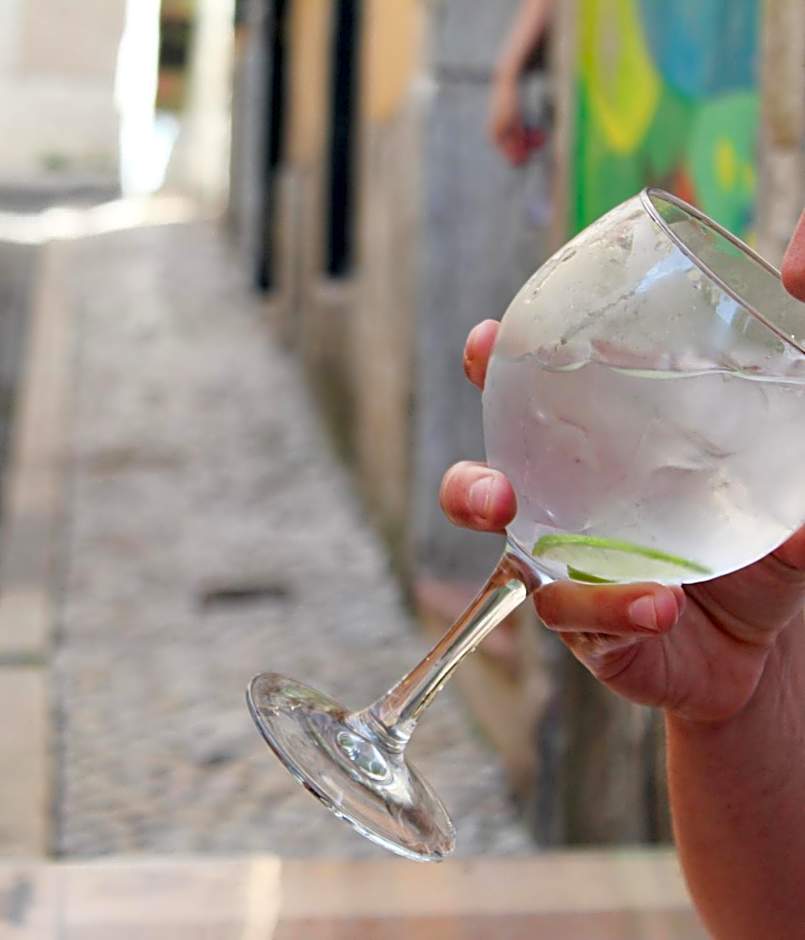 Alface Hall Hostel & Bar