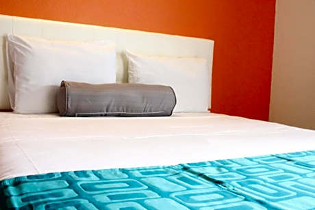 Queen Room - Non-Smoking