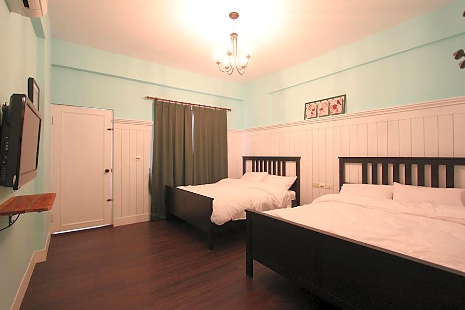 Photo 1 of 5 of Quadruple Room with Shared Bathroom