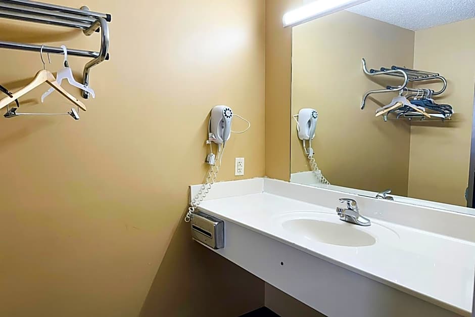 Garden Inn & Suites