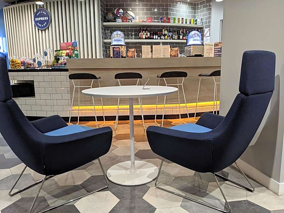Holiday Inn Express Paris - Velizy By IHG