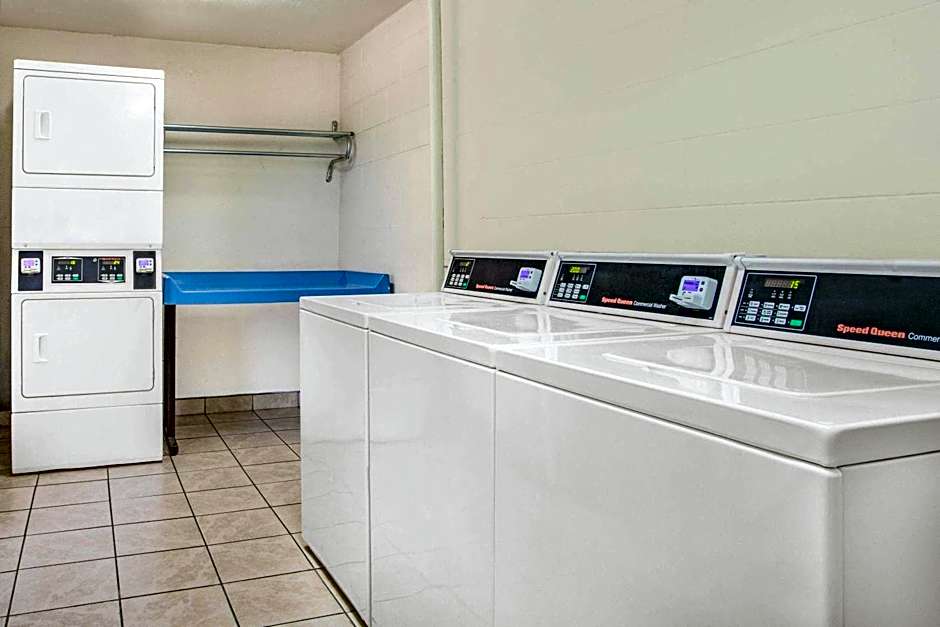 Days Inn by Wyndham Titusville Kennedy Space Center