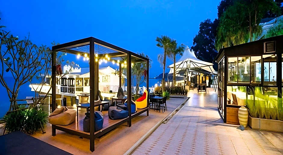 The Loft Seaside Sriracha Hotel