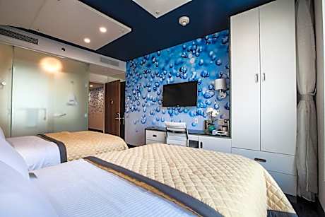 Deluxe Quadruple Room