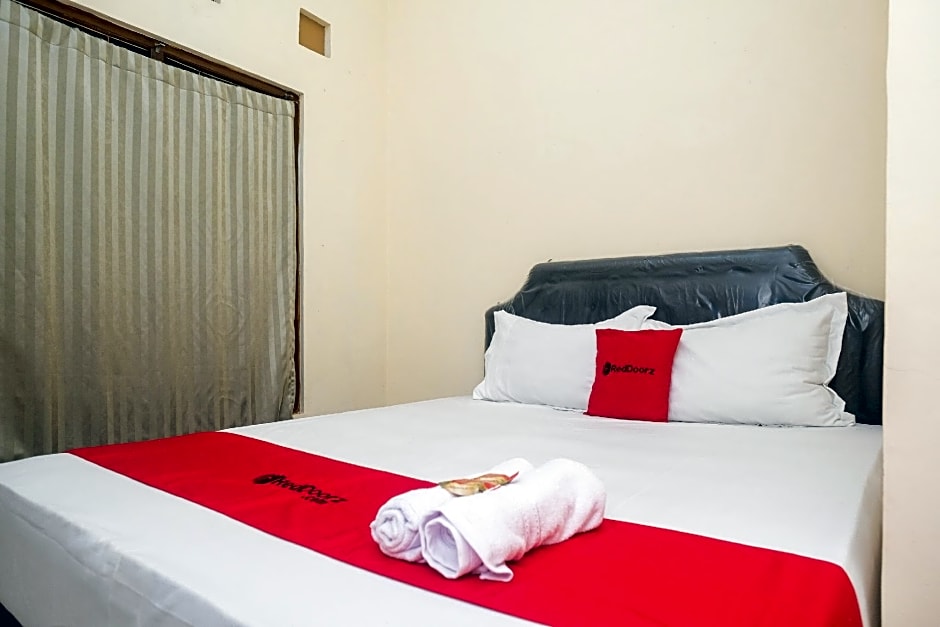 RedDoorz near Plaza Ambarrukmo Yogyakarta