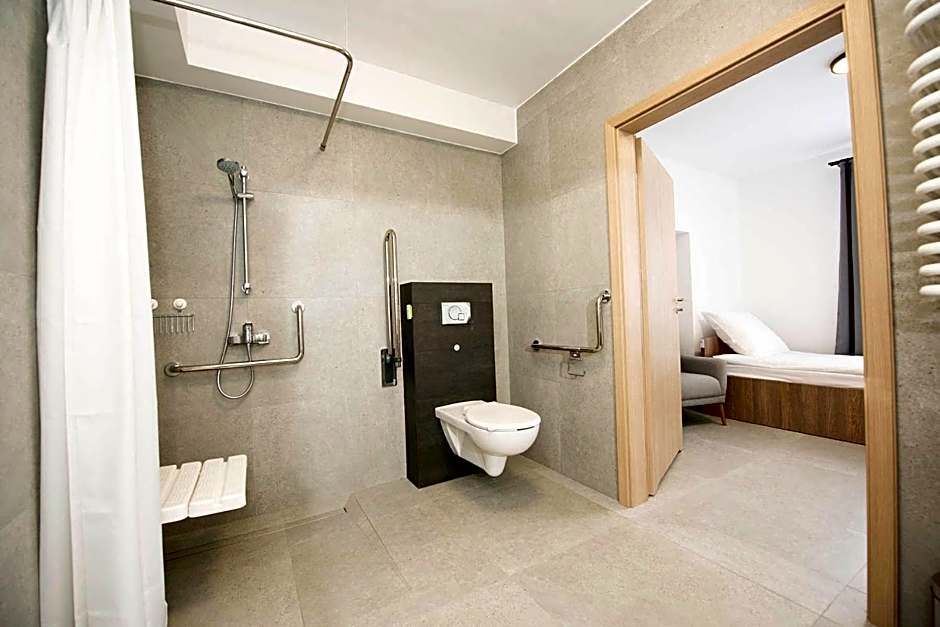 Hostel SMS FREE PARKING