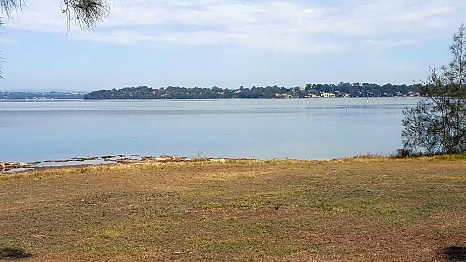 Hibiscus Lakeside Motel