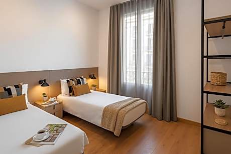 3 Bedroom Apartment with Balcony