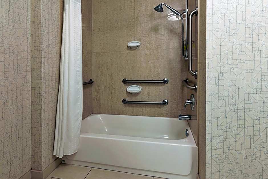 Holiday Inn Express Hotel & Suites Warminster-Horsham By IHG