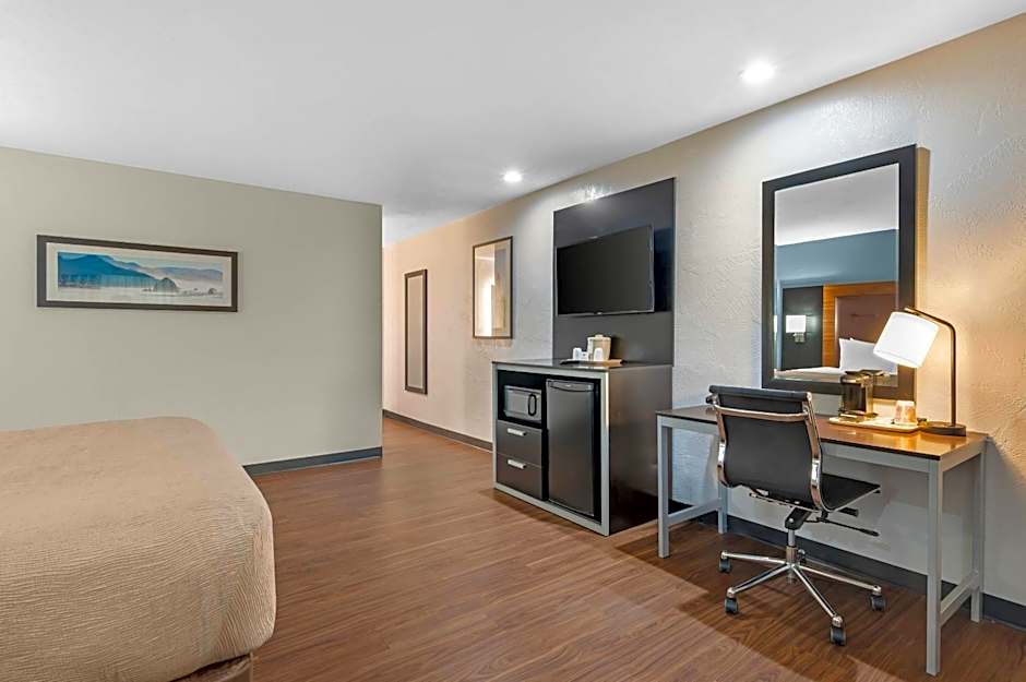 Quality Inn & Suites At Coos Bay