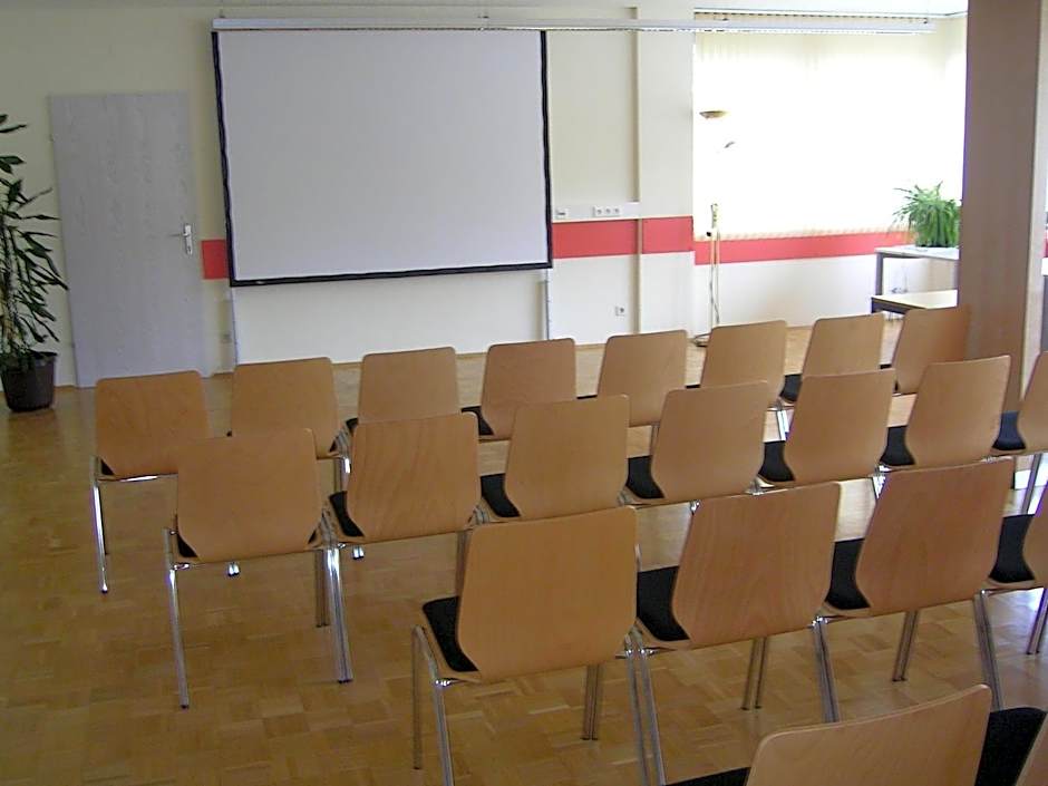 Mladinski dom - Hostel