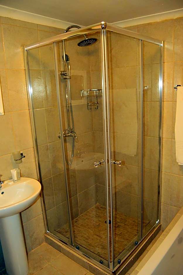 Crystal Rose Lodge & Spa