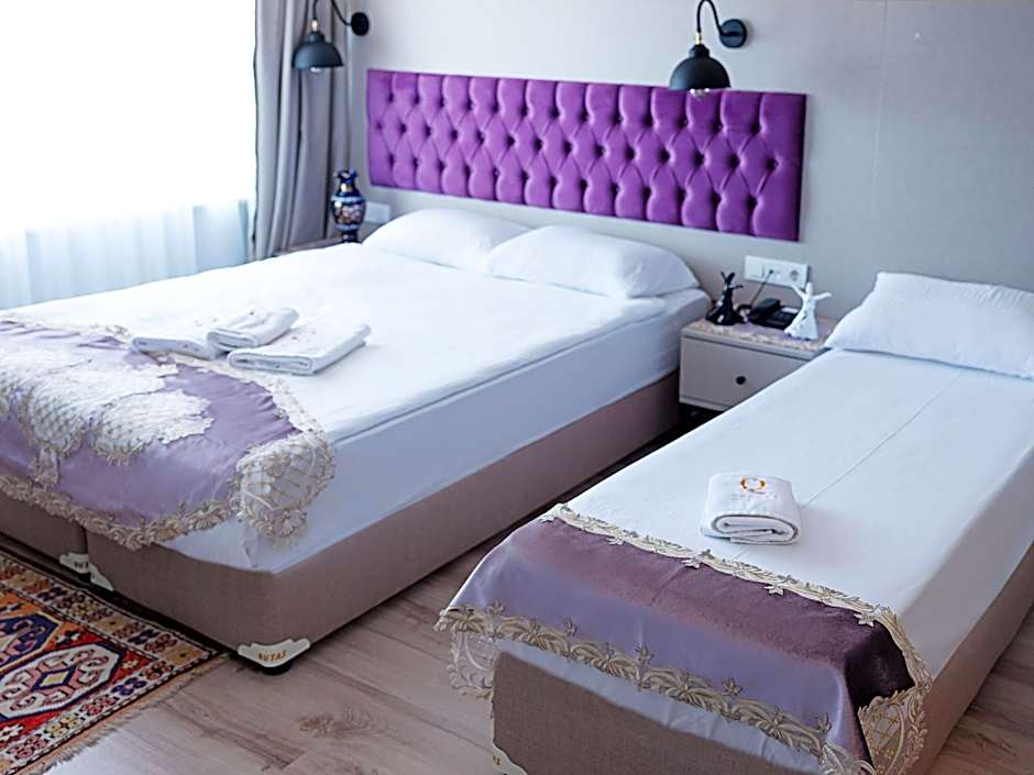 The Lola Hotel