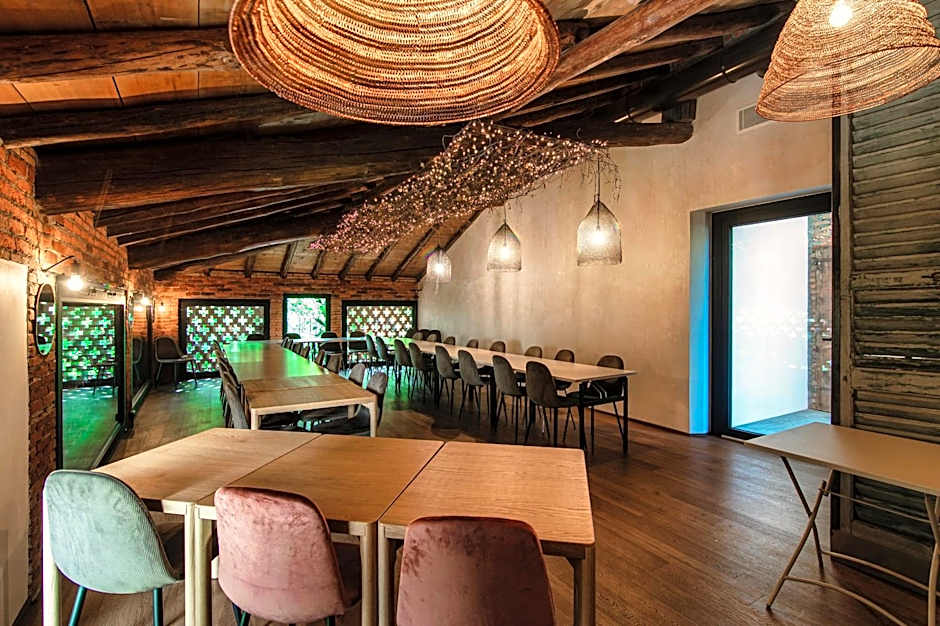 Dandelion Como Suites & Park