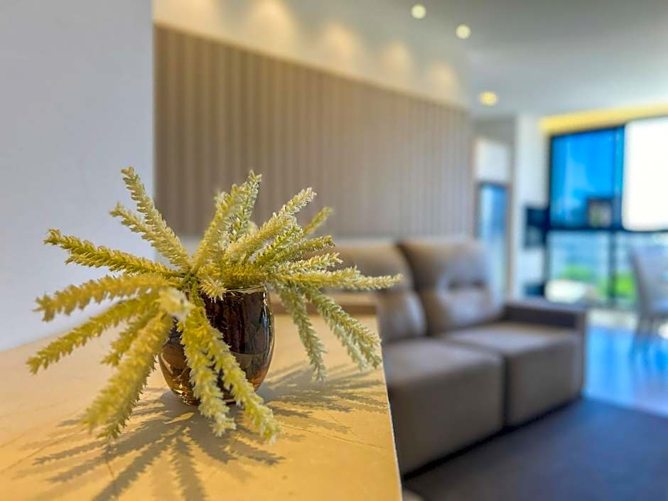 Apto NOVO, com piscina, 250m da praia