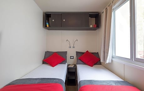 Mobile Home (4 Adults)