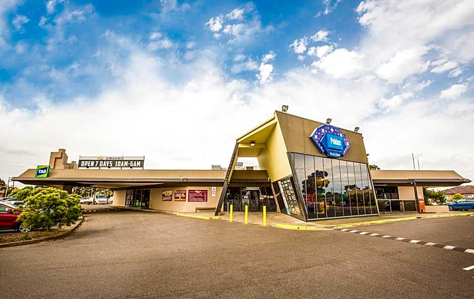 Nightcap at Glengala Hotel