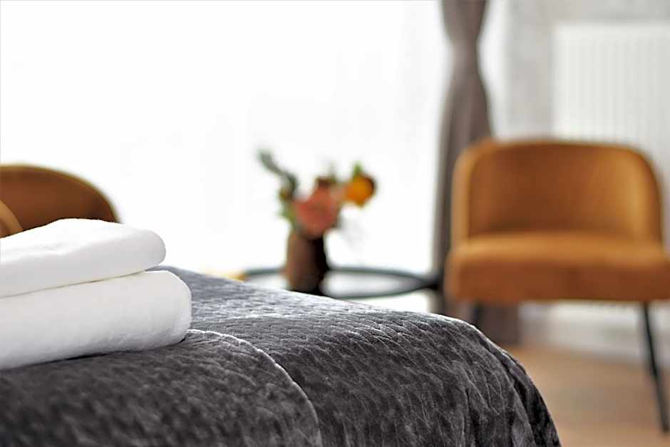 Patio Riverfront Aparthotel