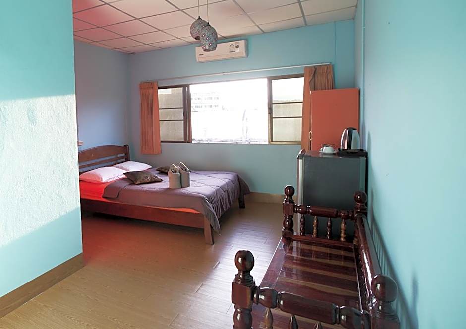 Holiday Phangan - Hostel & Bar