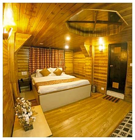 Goroomgo Broadway Mall Road Darjeeling with Kanchenjunga Himalayan View