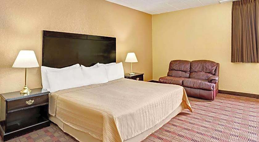 Howard Johnson by Wyndham Pikesville