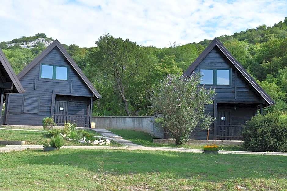 OSTROG Aparthotel KOLIBA-VLASTNIŠTVO MANASTIRA OSTROG