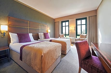 Classic Garden View Twin Room